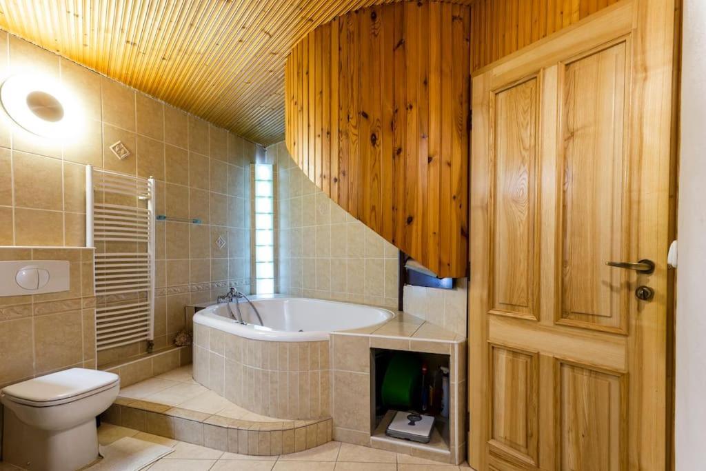 Rooftop 180m2 Loft With Private Sauna, Apartman