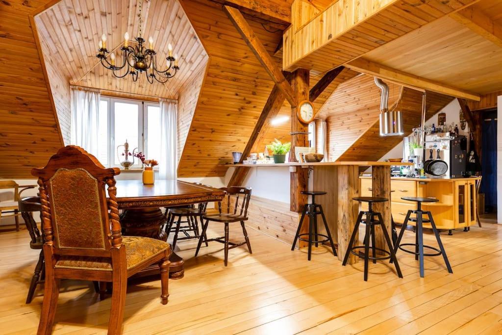 Rooftop 180m2 Loft With Private Sauna, Apartman Pozsony