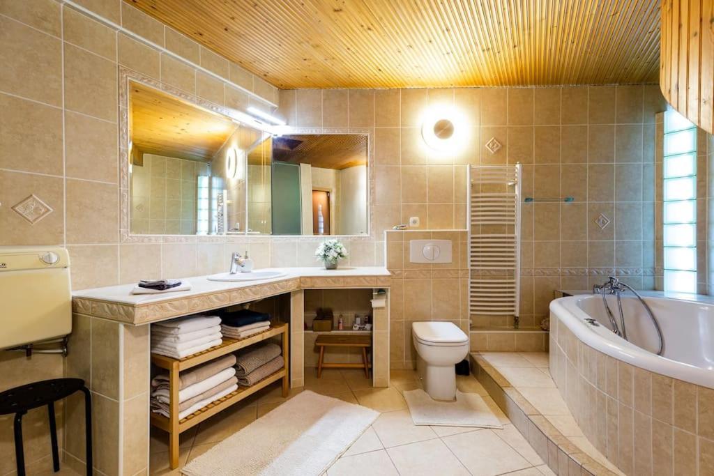 Rooftop 180m2 Loft With Private Sauna, Pozsony