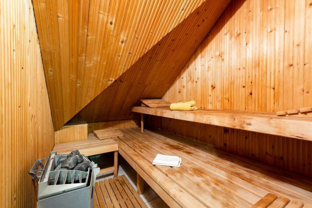 Rooftop 180m2 Loft With Private Sauna, Apartman